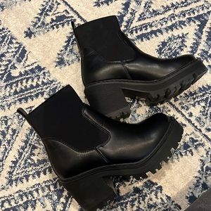 Black Chunky Heeled Chelsea Boots